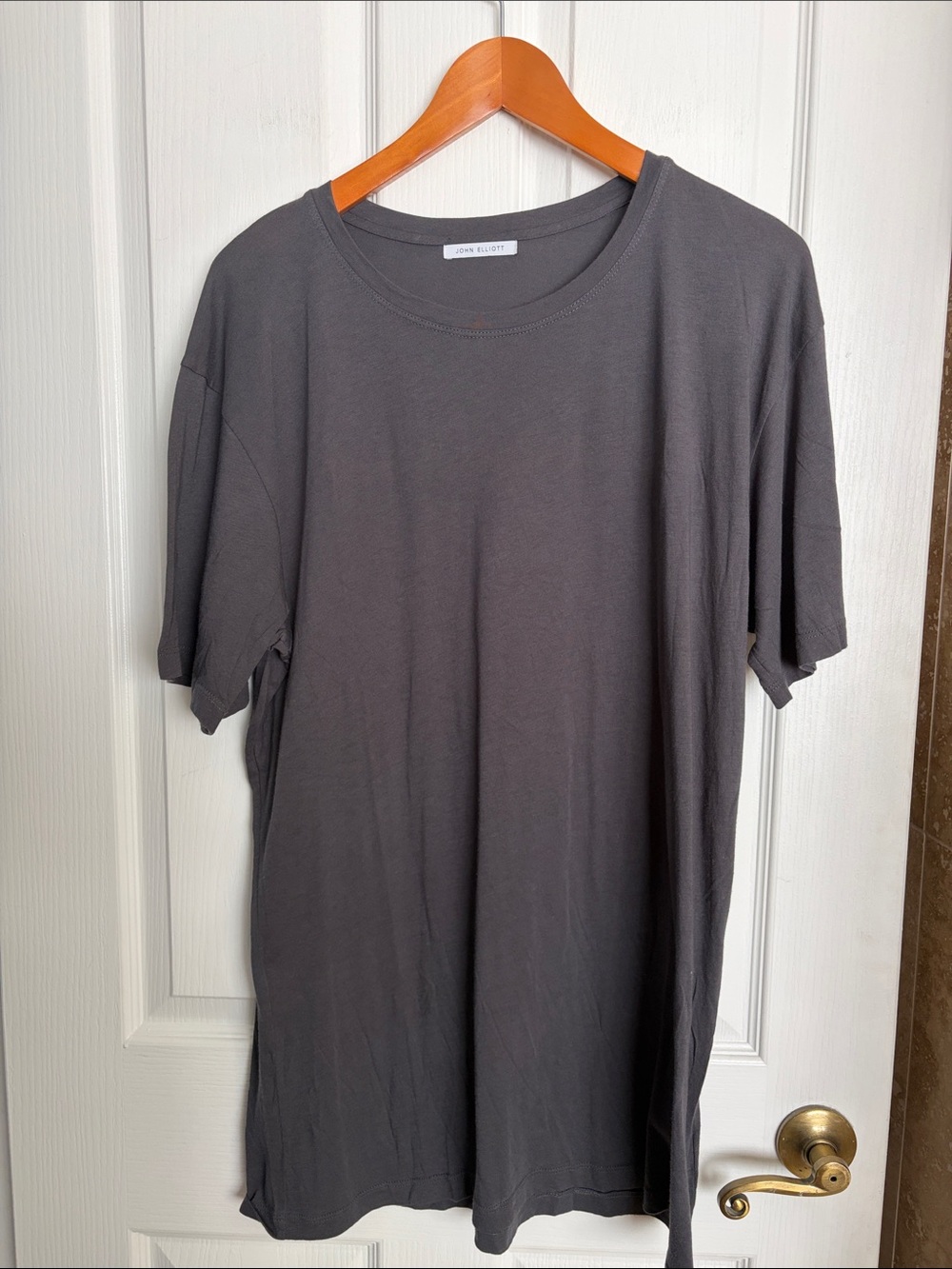 John Elliott Short-Sleeve Crewneck T-Shirt in Charcoal Gray